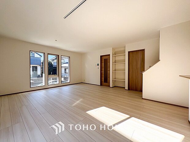 光と風があふれる開放的なリビングダイニングには自然と家族みんなが集まってきます。