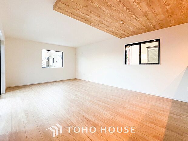 落ち着いた雰囲気に包まれた伸びやかな空間で、ゆったりと家族団らんの時間を過ごせます。