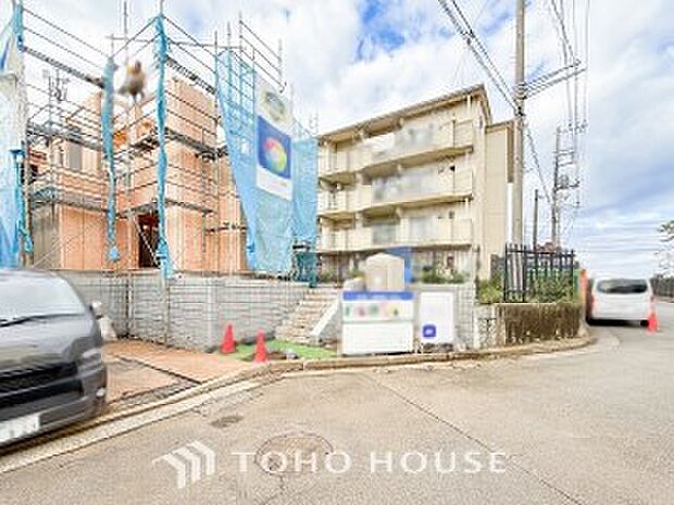 閑静な住宅街の一角、ひと時のくつろぎが生まれ、ゆっくりと愛着が育まれていきます。