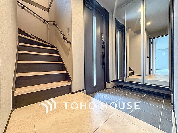 帰宅されるご家族や、訪れる方を優しく迎える・安らぎに満ちた生活空間を予感させてくれます。