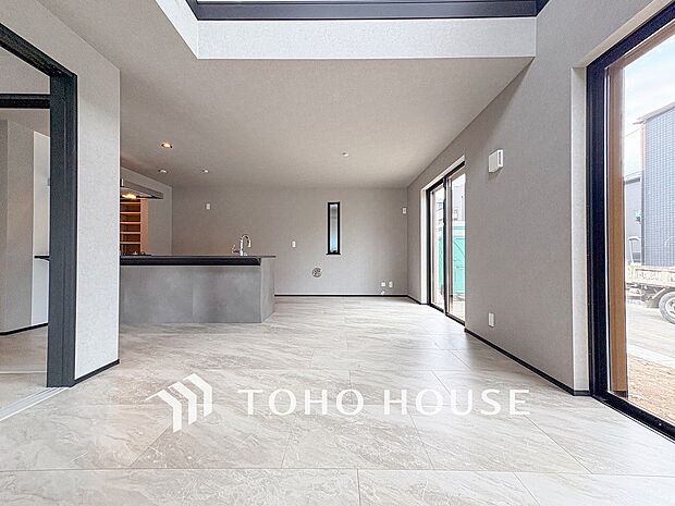 落ち着いた雰囲気に包まれた伸びやかな空間で、ゆったりと家族団らんの時間を過ごせます。