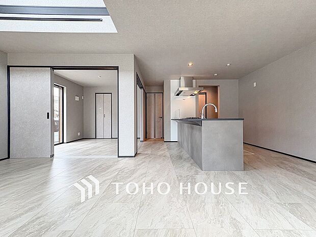 開放感あるリビングダイニング。ご家族とのんびりしたひと時を過ごせますね。