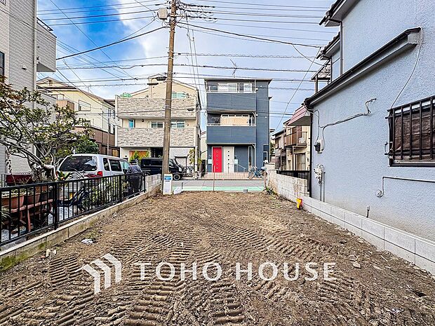 住む人を映し出す洗練された佇まいは、いつまでも輝き続けながらいつしか街の風景に溶け込んでいきます。