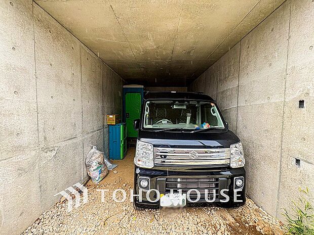 大切なお車を雨や風から守ってくれる地下車庫付です。