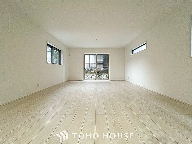 戸建てならではのリビング。落ち着いた色調のリビングは家族団欒の憩いの場所です。