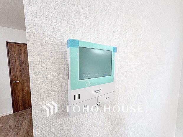 誰が来てもわかる様にモニター付きインターホンを設置。