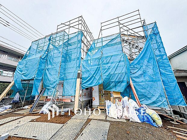 堂々たる趣ながら、主張し過ぎずどこか余裕を感じさせるシャープなフォルムで佇む邸宅。