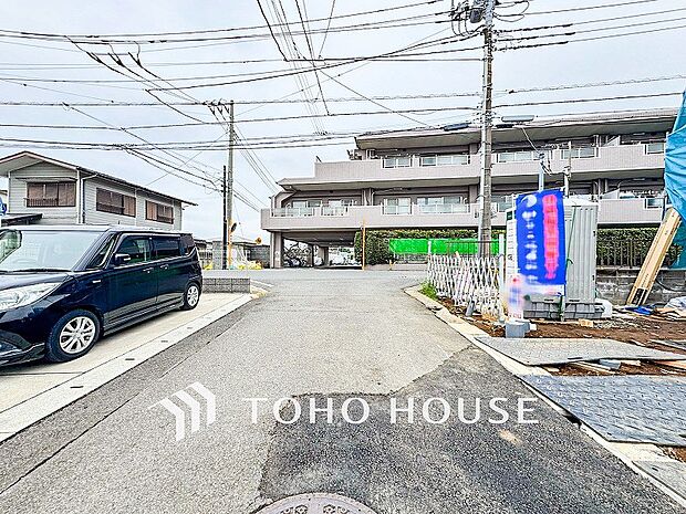 住む人を映し出す洗練された佇まいは、いつまでも輝き続けながらいつしか街の風景に溶け込んでいきます。