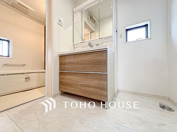 清潔感のあるプライベート空間は、身だしなみチェックや肌のお手入れに最適です。