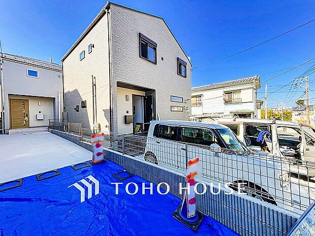 爽やかな青空の下に贅沢なほどに降り注ぐ陽光、豊かな居住性と、クオリティが見事に調和した住空間。