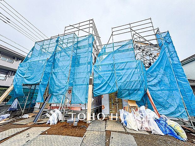 住む人を映し出す洗練された佇まいは、いつまでも輝き続けながらいつしか街の風景に溶け込んでいきます。