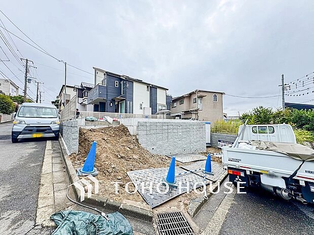 閑静な住宅街の一角、ひと時のくつろぎが生まれ、ゆっくりと愛着が育まれていきます。