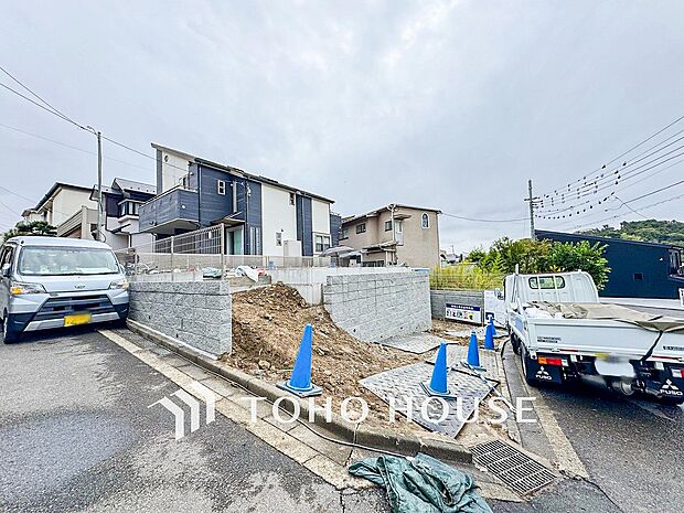 住む人を映し出す洗練された佇まいは、いつまでも輝き続けながらいつしか街の風景に溶け込んでいきます。