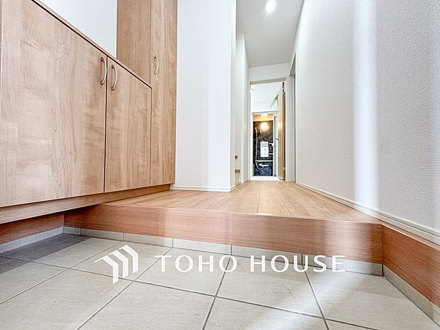 居住者の帰り、訪れる方を優しく迎えてくれる玄関です。