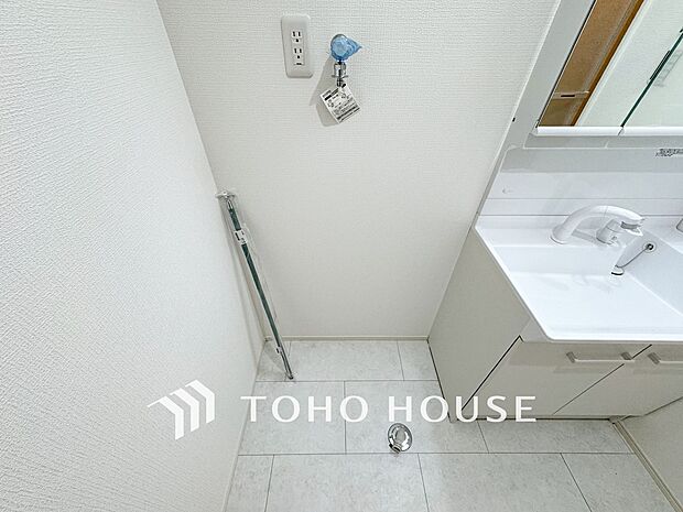 洗濯機を配置しても十分なスペースを確保しております。