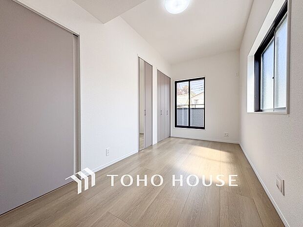 1日の疲れを癒し、心地よく寛げるようゆったりとした広さを確保しています。