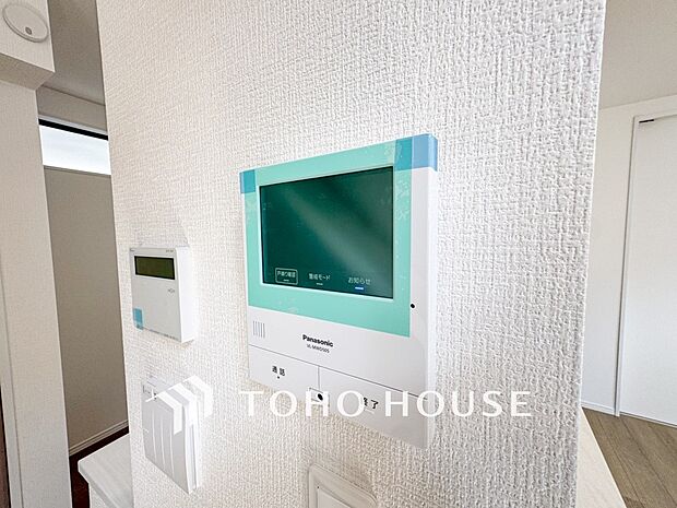 誰が来てもわかる様にモニター付きインターホンを設置。