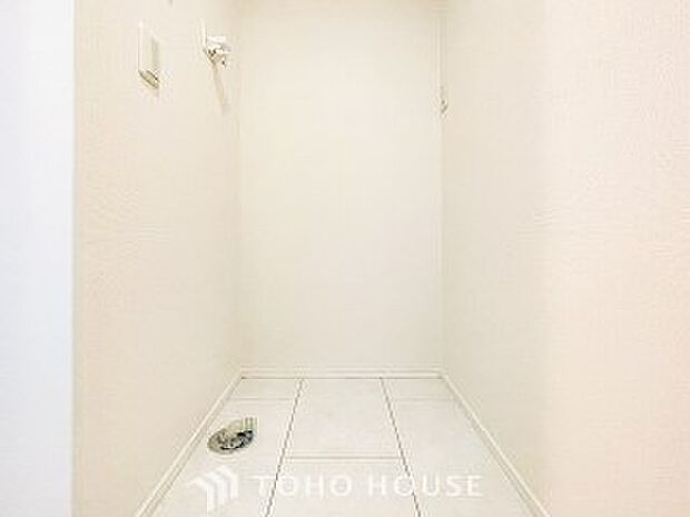 洗濯機を配置しても十分なスペースを確保しております。