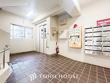 エレベーター完備。大きなお荷物などを運ぶ際にも便利です。