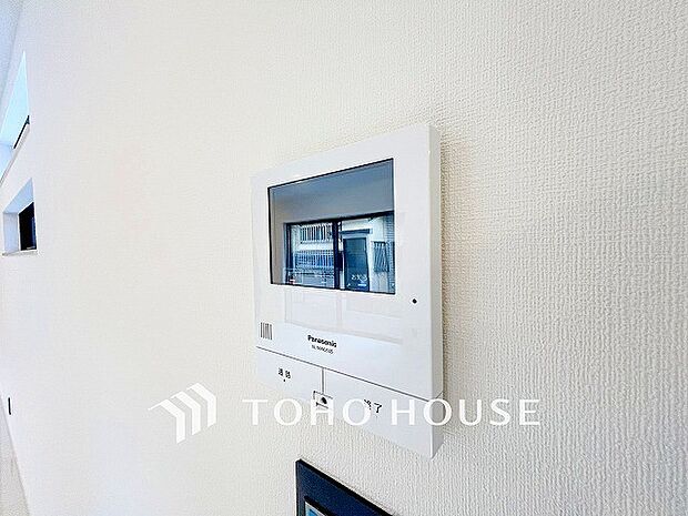 誰が来てもわかる様にモニター付きインターホンを設置。