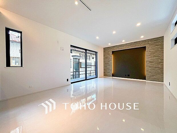 光と風があふれる開放的なリビングダイニングには自然と家族みんなが集まってきます。