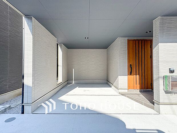 大切なお車を雨や風から守ってくれるビルトイン車庫付です。