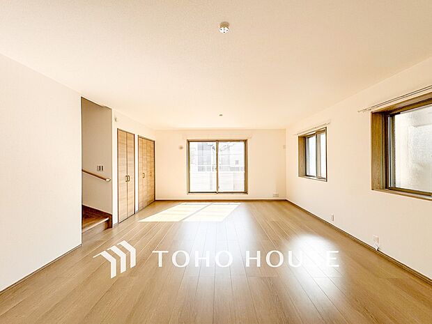 あたたかい日差しがたっぷり降り注ぐLDKは自然と家族の顔があかるい笑顔に。