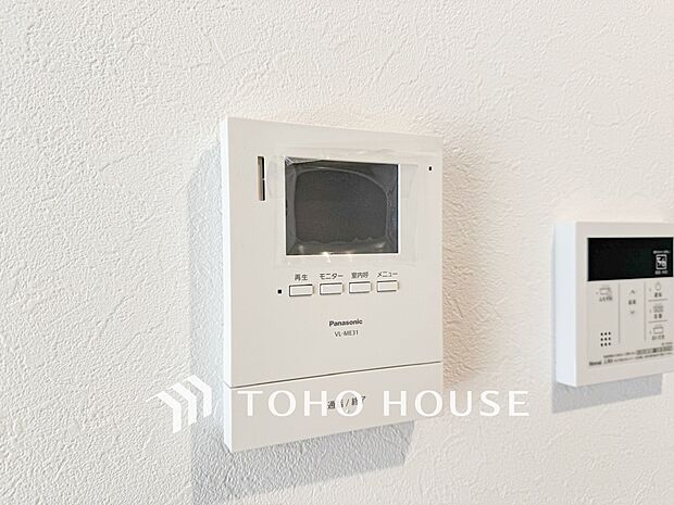 誰が来てもわかる様にモニター付きインターホンを設置。