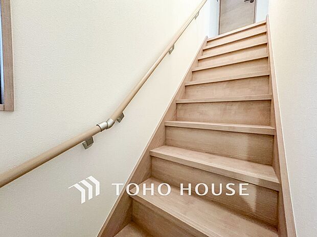 階段にはお子様やお年寄りに安心な手すりをご用意。