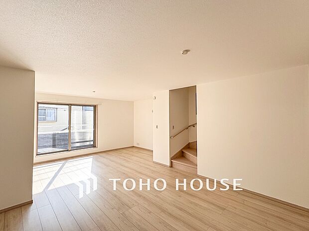 あたたかい日差しがたっぷり降り注ぐLDKは自然と家族の顔があかるい笑顔に。