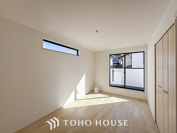 一日の疲れをいやしてくれる主寝室。自分時間を快適に過ごすプライベートルーム。