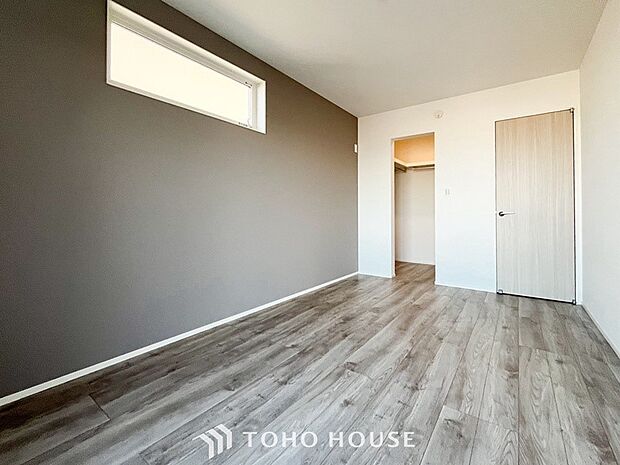 一日の疲れをいやしてくれる主寝室。自分時間を快適に過ごすプライベートルーム。