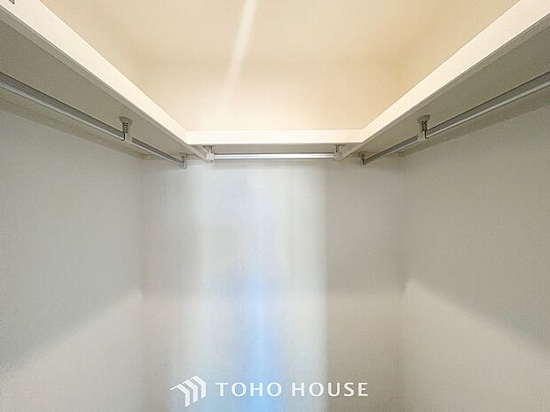 衣類だけでなく大きな荷物も収納でき、お部屋がすっきりします。