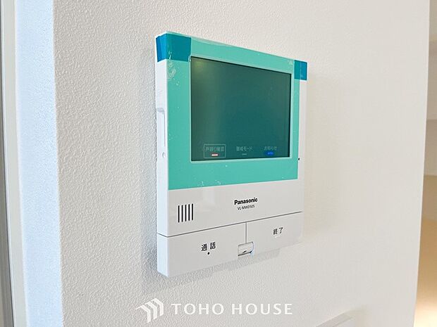 誰が来てもわかる様にモニター付きインターホンを設置。