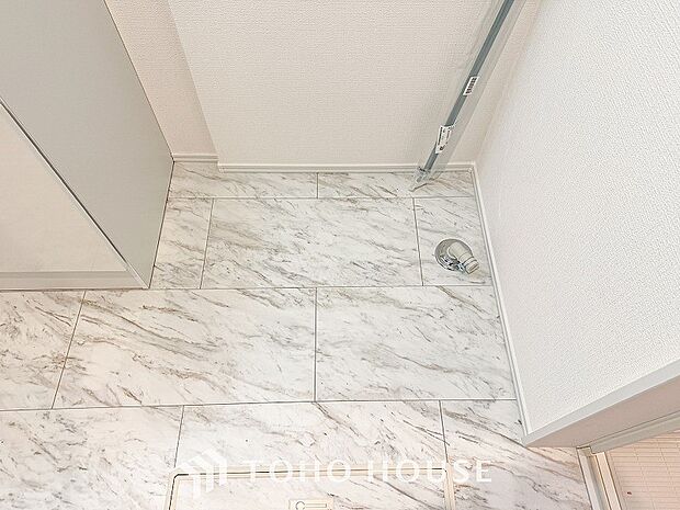 洗濯機を配置しても十分なスペースを確保しております。