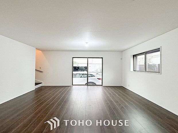 家族と過ごすひと時を溢れる光が優しく包み込むリビングダイニング。