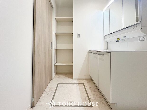 清潔感のあるプライベート空間は、身だしなみチェックや肌のお手入れに最適です。