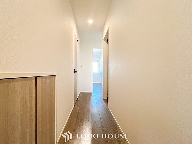 やわらかな陽射しがふりそそぎ、ゆったりした時間が流れる室内。