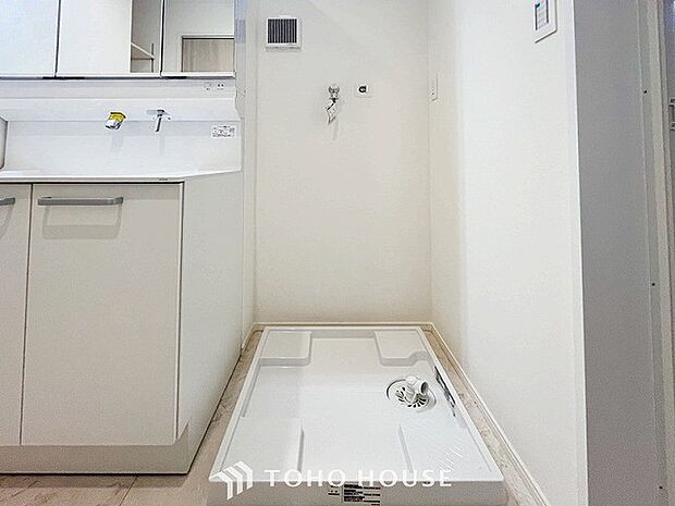 洗濯機を配置しても十分なスペースを確保しております。