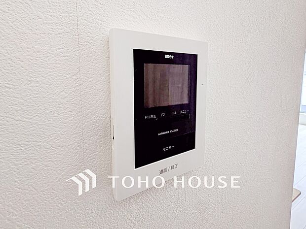 誰が来てもわかる様にモニター付きインターホンを設置。快適と安らぎを合わせた優しい設計。