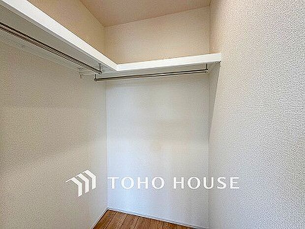 衣類だけでなく大きな荷物も収納でき、お部屋がすっきりします。