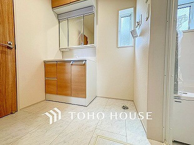 清潔感のあるプライベート空間は、身だしなみチェックや肌のお手入れに最適です。