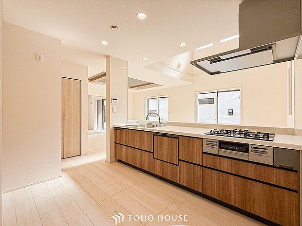 料理をしながらご家族との会話を楽しめる対面キッチン。