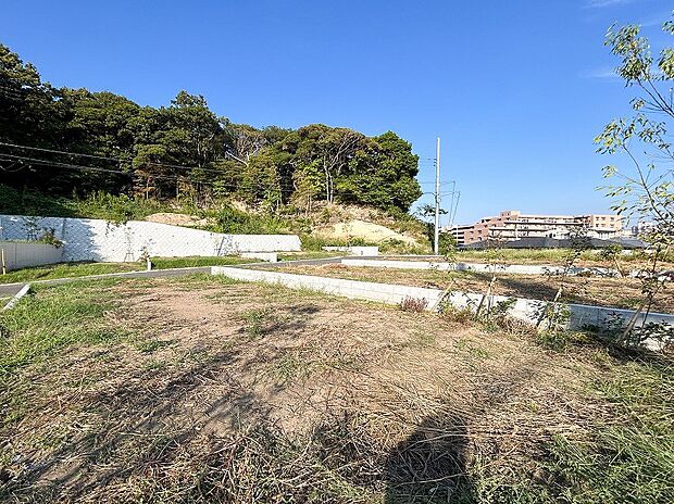 閑静な住宅街の陽当りに恵まれた土地で寛ぎに満ちた生活を。