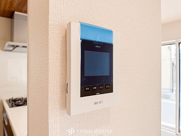 誰が来てもわかる様にモニター付きインターホンを設置。