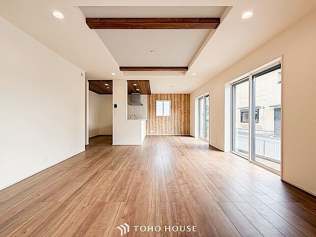 光と風があふれる開放的なリビングダイニングには自然と家族みんなが集まってきます。