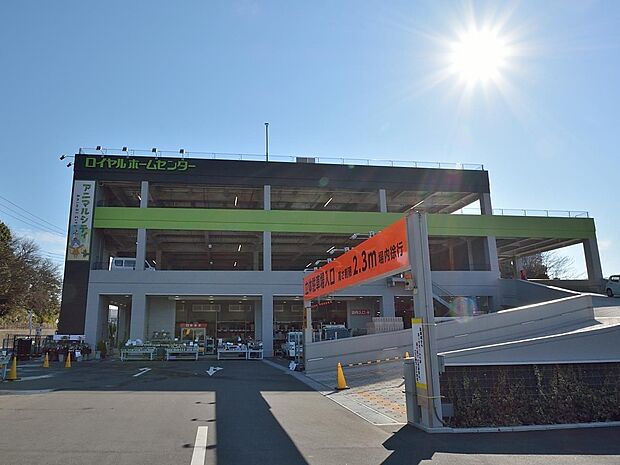 自転車やバイク用品、インテリア、ＤＩＹの他、建築資材まで取り揃える大型のホームセンター。