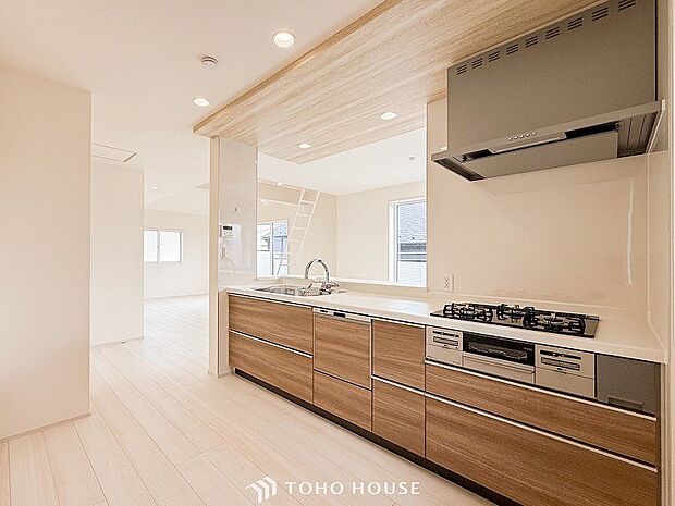 料理をしながらご家族との会話を楽しめる対面キッチン。