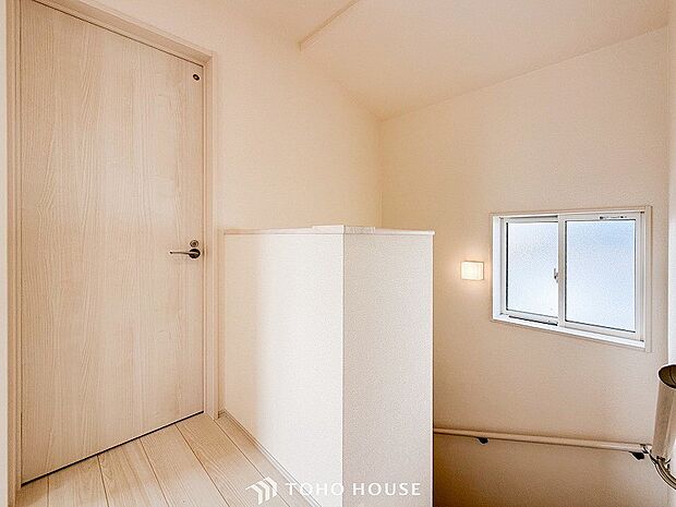 階段にはお子様やお年寄りに安心な手すりをご用意。