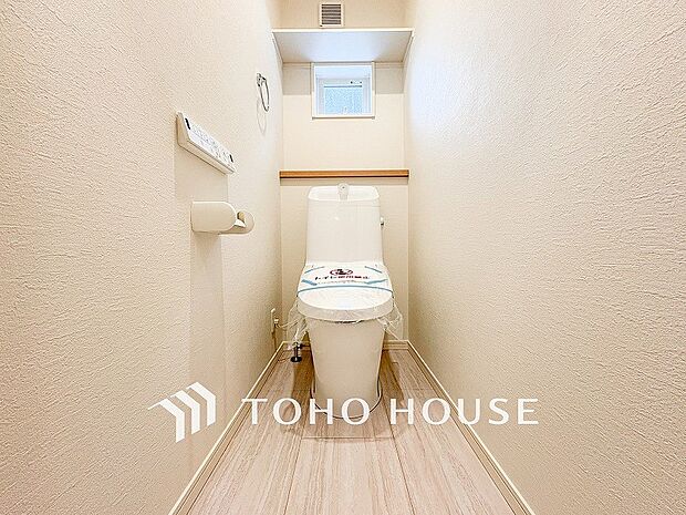 トイレはシンプルにホワイトで統一。